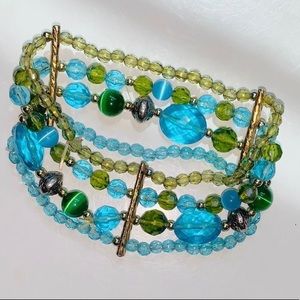 Strikingly beautiful aqua & green beaded bracelet